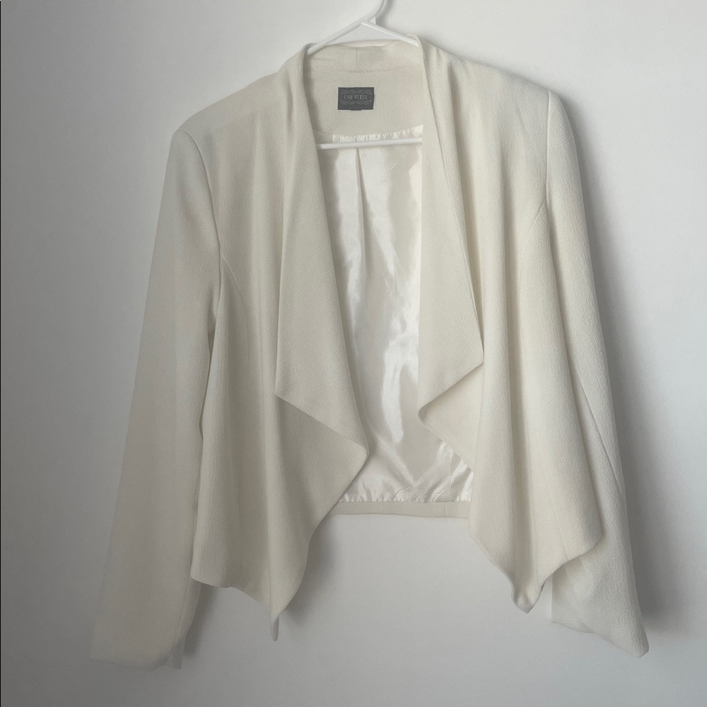 Women’s Countess cream blazer size Large